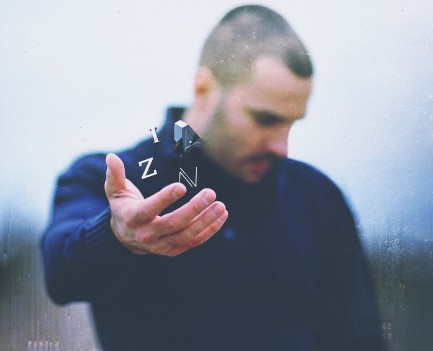 Zenészek mentora, hangok dizájnere: a producer